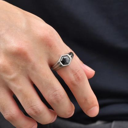 Bague hexagonale noire ombrée
