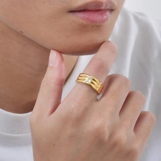 Echo Emerald Crystal Ring