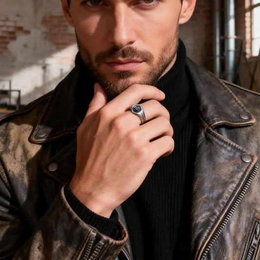 Bague hexagonale noire ombrée