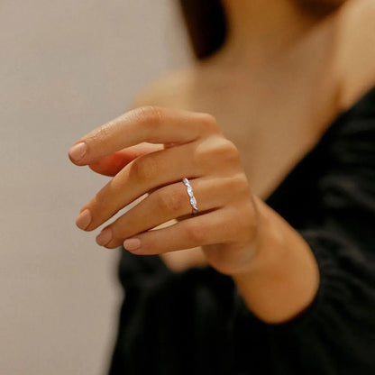 Echo Helix Twist Ring